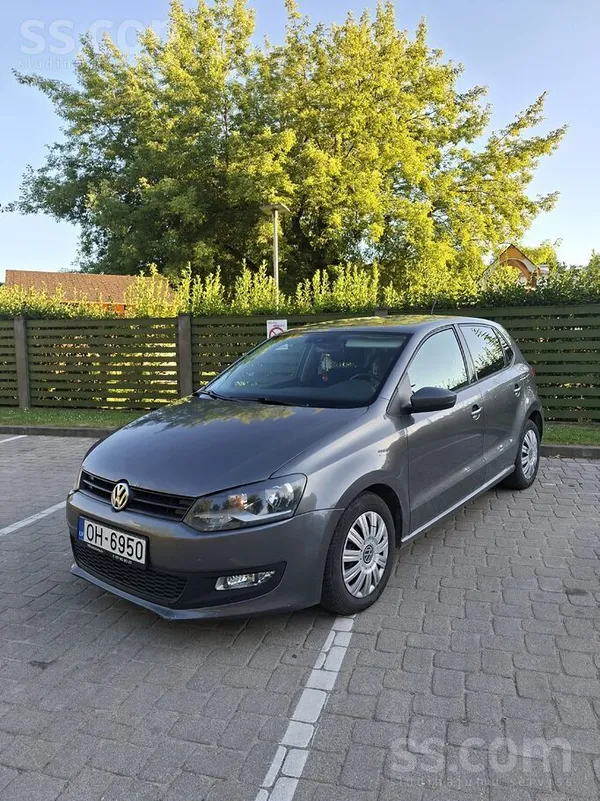 Volkswagen Tirgojas polo 1.2d darba kārtībā, ir vizuali defek