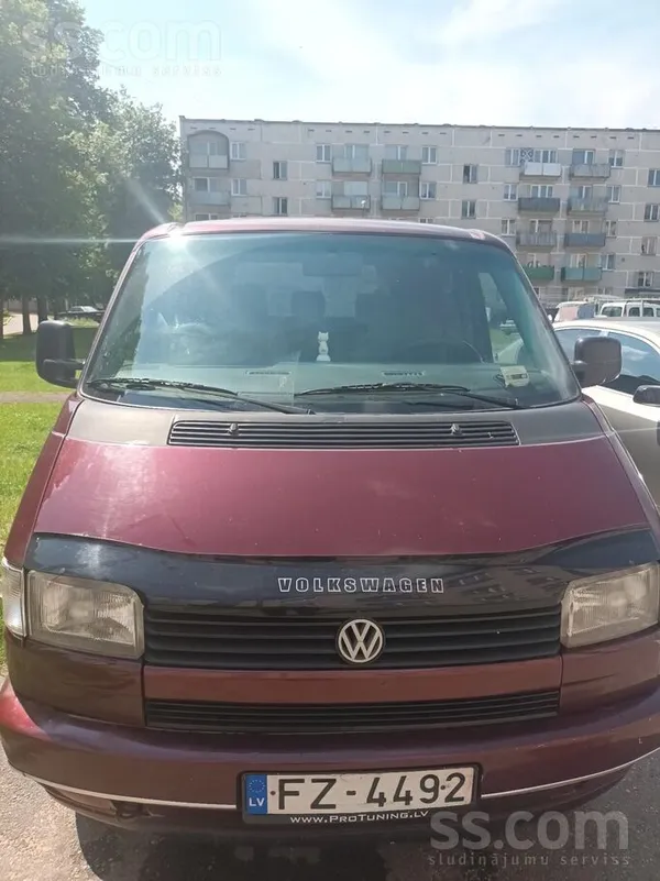 Volkswagen Volkswagen T4. Продаю машину в нормальном состояни