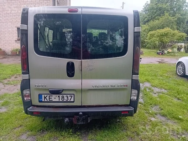 Opel Rūc , brauc , bremzē. Vizuālais no ārpuses slikts 