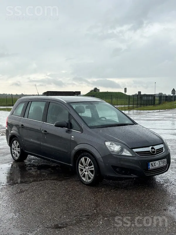 Pārdod 7-vietīgu Opel Zafira. Auto pirkts 2024 gadā Vācijā. Auto kopts un la