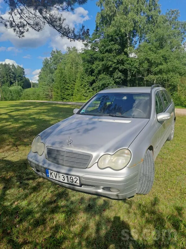 Mercedes Auto iet labi. 