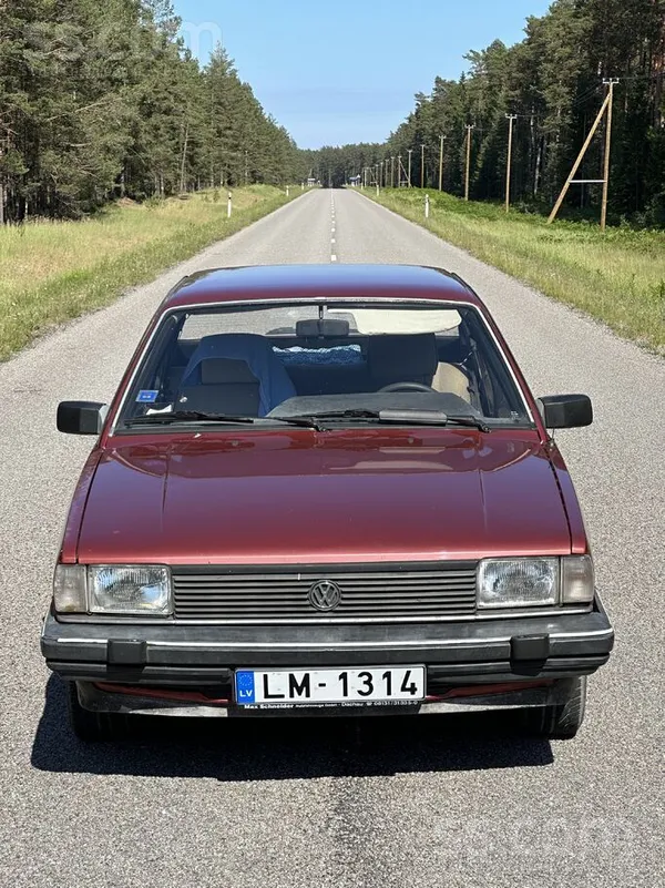 Volkswagen Youngtimeris ļoti labā stāvoklī. 