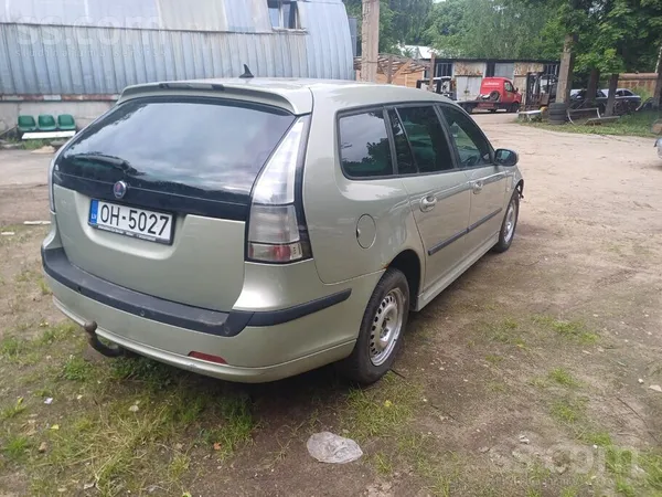 Saab Pardodu sab rezerves ejos dalam papiru nav un nebu