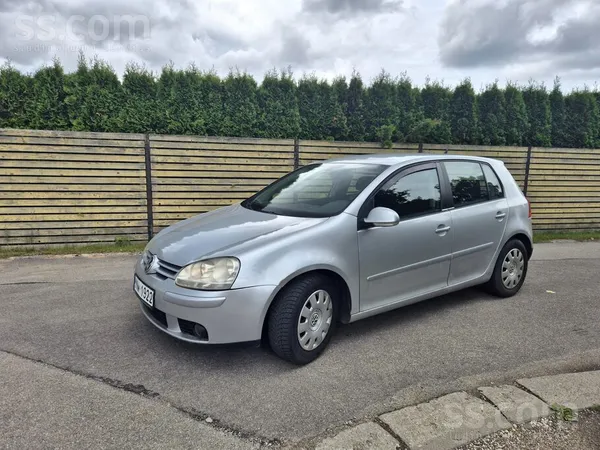 Volkswagen Pārdod VW Golf 5 1.6 benzīns