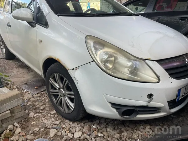 Opel Pārdodās opel corsa ar plīsušu motora ķēdi. ...
