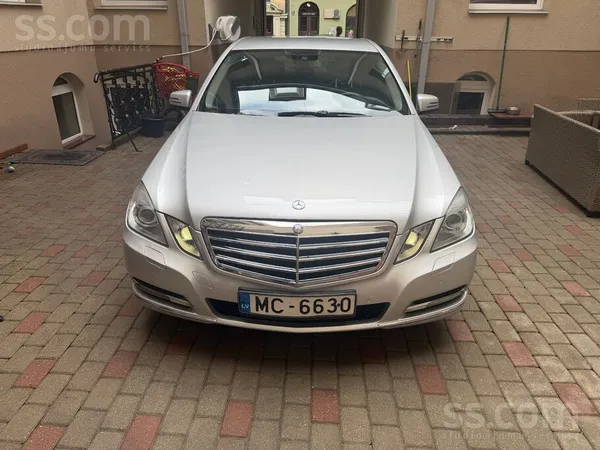 Mercedes Pārdod Mercedes-Benz E-klases W212 modeli, 2011. g