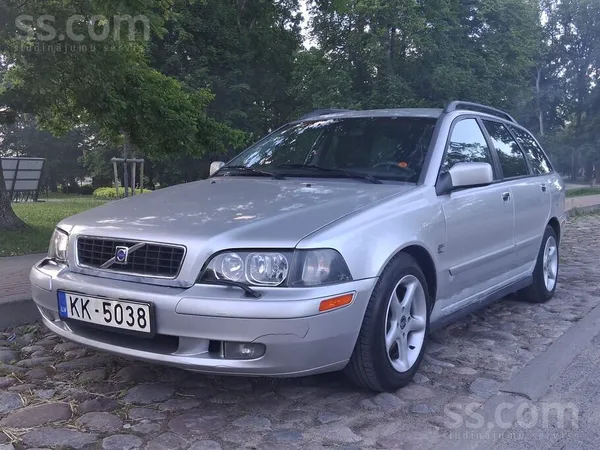 Volvo Pārdod volvo v40.