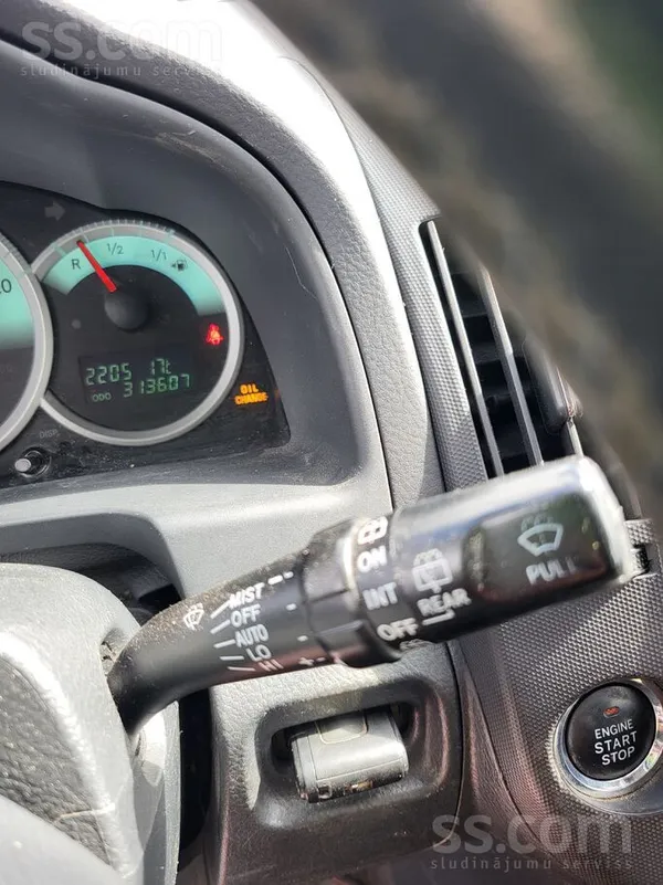Toyota Pārdod uzticamu, ekonomisku auto. Visas apkopes ve