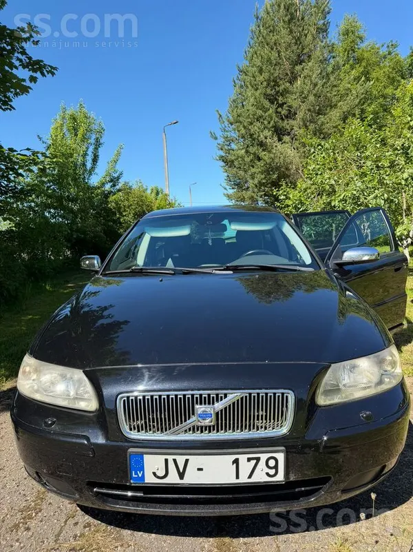Volvo Pārdod Volvo V70 D5 (2005. gads) – €2300