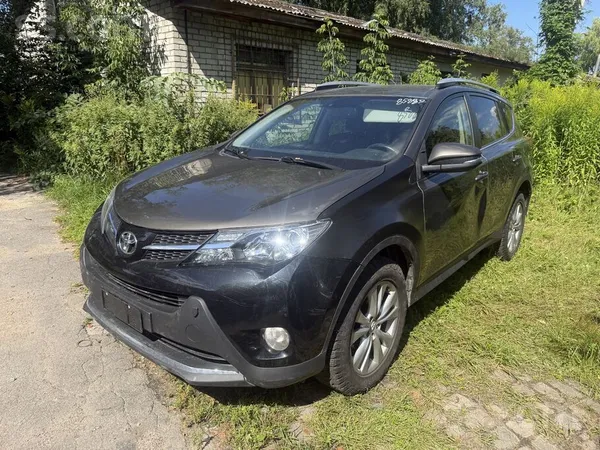 Toyota Pārdodās Rav4. Nedaudz jāpielieliek roka ir dazās 