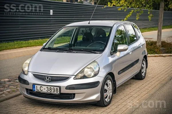 Honda Pārdod Honda Jazz 1.4 benzīns, manuālā Ātrumkārba.