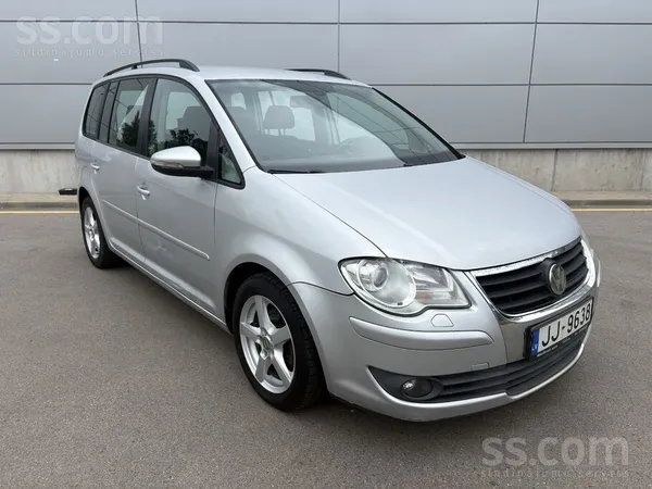 Volkswagen Touran 2010 - 1,450  €, 281 tūkst., Latvija