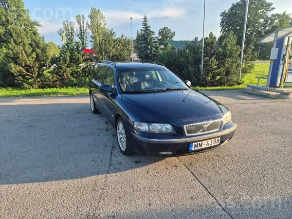 Volvo Pārdod V70 D5. mašīnai ir jāmetina amartizātora at