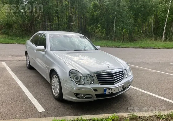 Mercedes Лучший Е-класс тех лет. Рядник на механике. Салон 