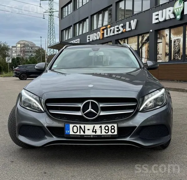 Mercedes Labā tehniskā stāvoklī. 