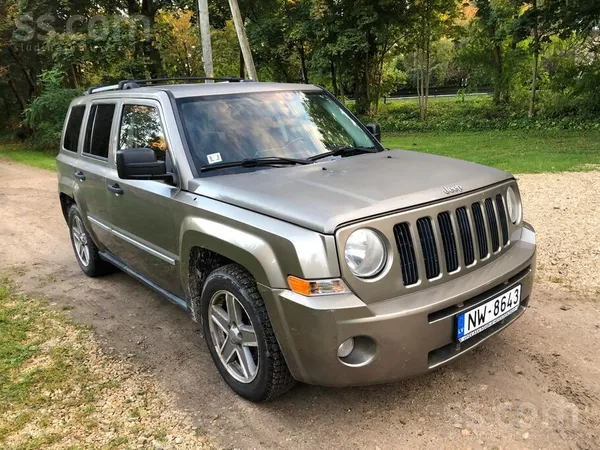 Pārdodu , jo vairāk stāv nekā braukā, uz paneļa deg visādas lampiņas , kas braukšanai netraucē ...
