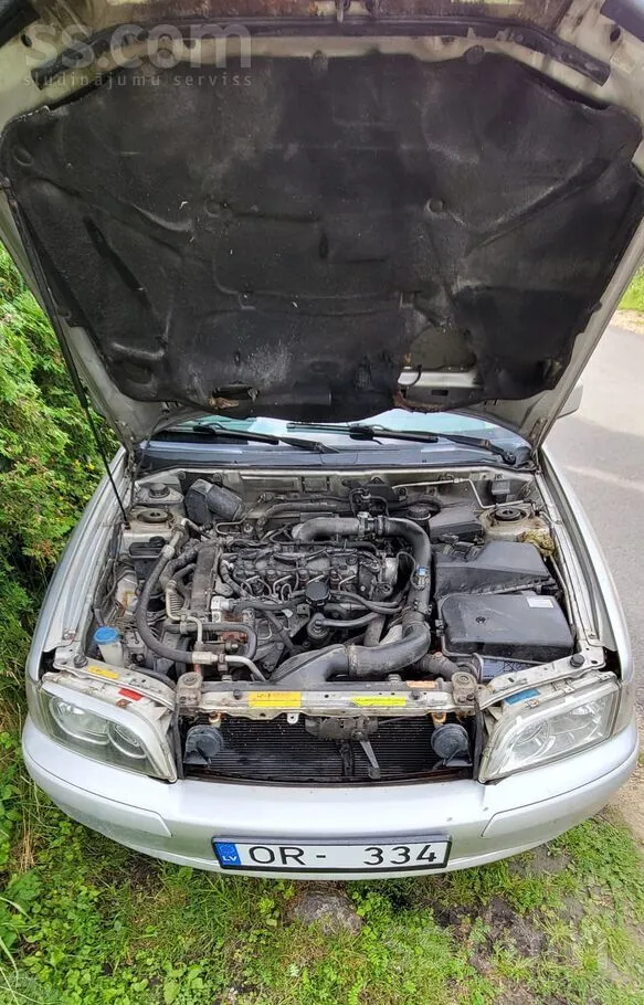 Pārdodu Volvo V40 ar TA 06.2027. Auto atbilst savam vecumam. Sliekšņi pārmet