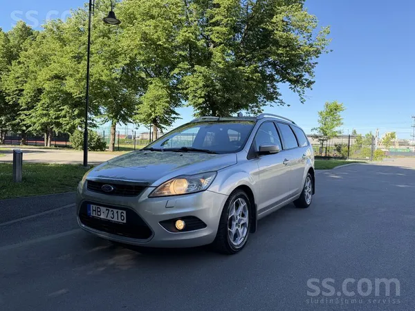 Ford Ļoti labs auto ar svaigi izietu skati, šobrīd nekā