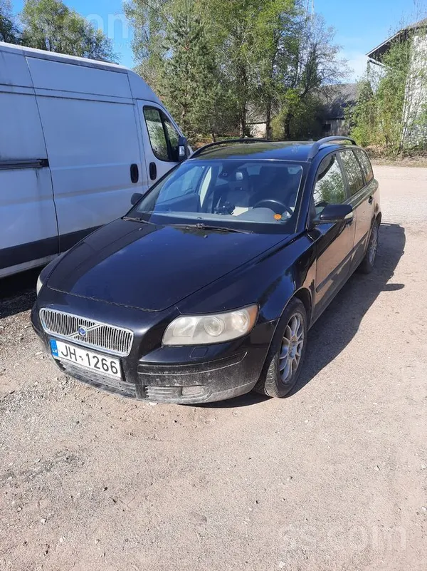 Volvo Auto ar labojamu defektu, nav iedarbināms. Pirms s
