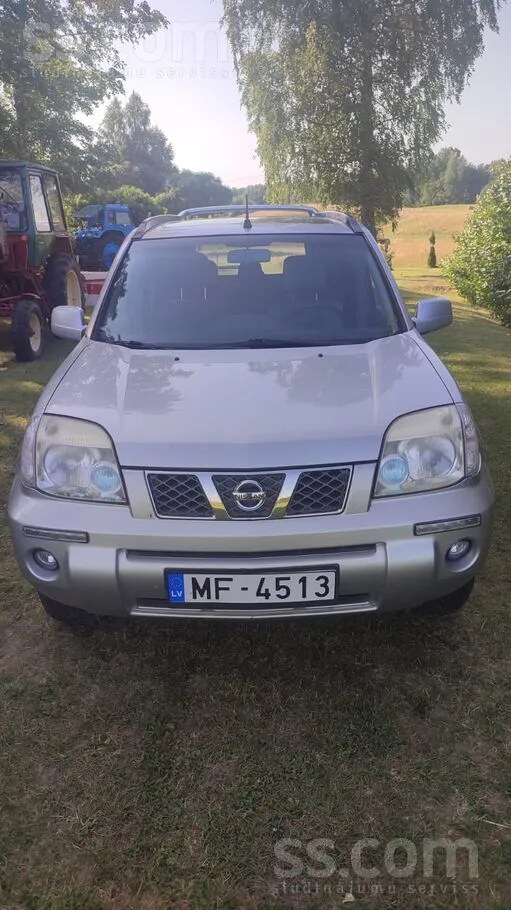 Nissan Nesen mainīta motora ķēde. Jaunas riepas ar diskie