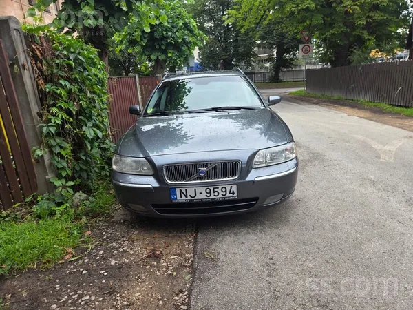 Volvo Pārdodu Volvo v70, ar veco pirms-dpf motoru.