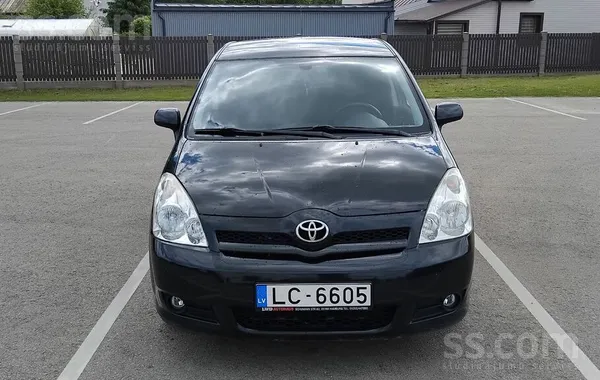Toyota Продаётся Toyota Corolla Verso 2007 года выпуска.