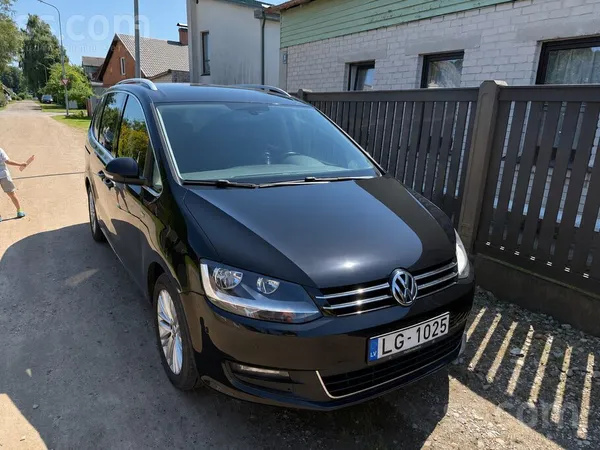 Volkswagen Pārdodas ģimenes auto Volkswagen Sharan, 2015. gad
