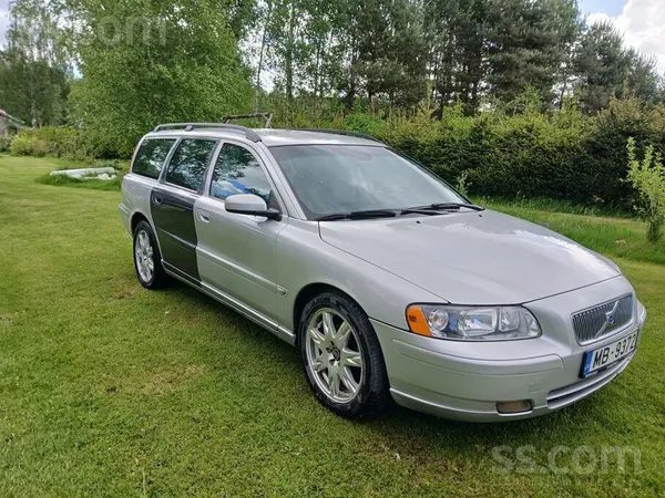 Pārdodu uzticamu un ietilpīgu Volvo V70 ar ekonomisku 2.4 dīzeļa motoru. Aut