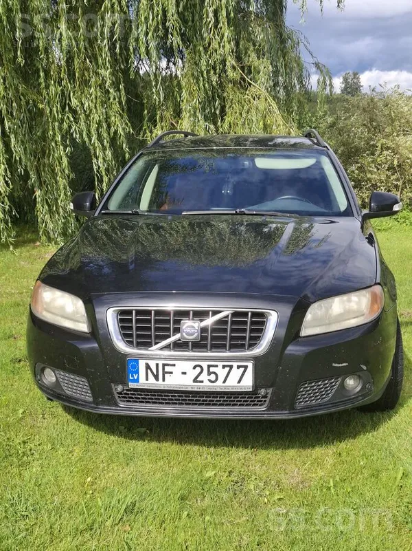 Pārdodu Volvo V70, 2.0 100kW dīzels. 
Braucams un lietojams auto, tehniskā