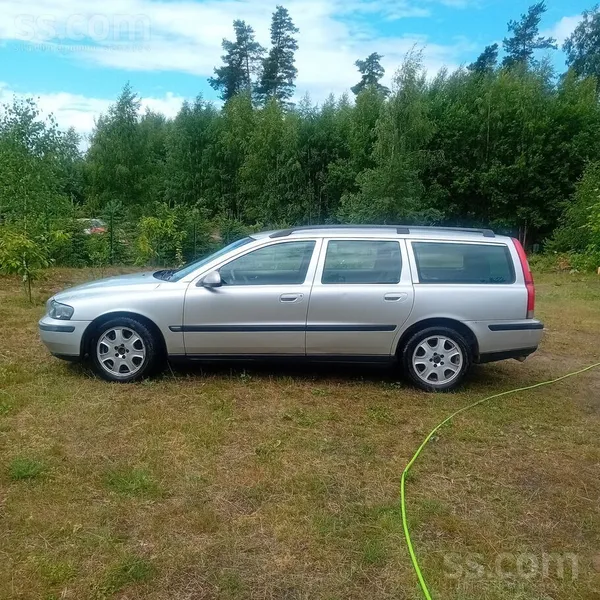 Volvo Продается volvoV70 заводится , едит но на холодную