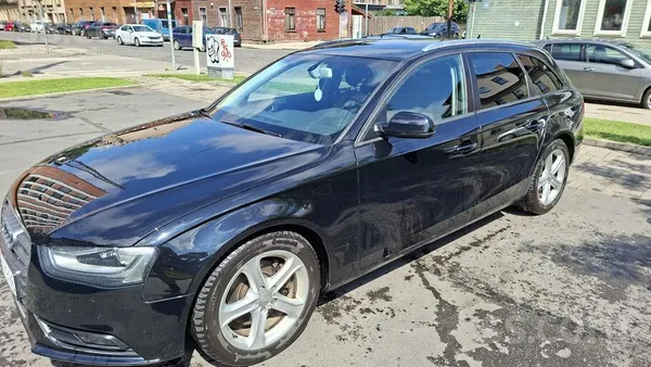 Audi Auto tehniski un vizuāli labā stāvoklī. Divas atsl