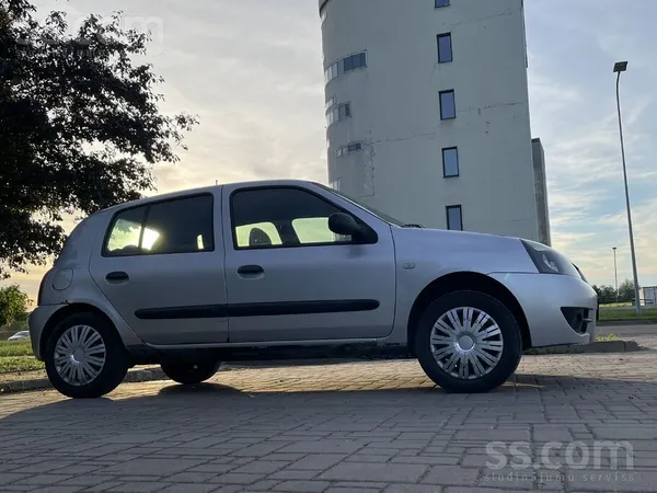 Renault T. a. līdz 29.01.2027 2 īpašnieki 2 riepu komplekt