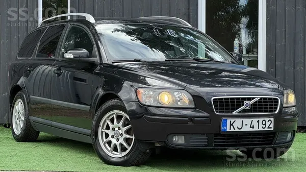 Dīzelis. 4.5 l/100km. Smuks V50.
Ekonomisks un uzticams auto. 

Ideāls ik