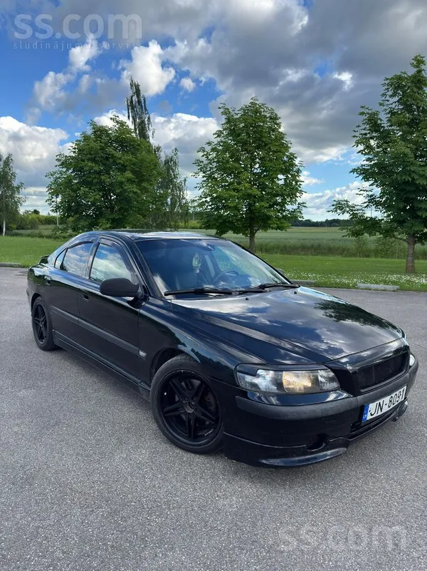 Volvo Pārdod Volvo S60 ar 2.4 dīzeļdzinēju. 
