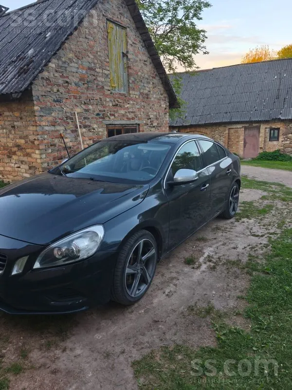 Pārdodu Volvo S60 D5, R Desing, 158 kW 
Auto ir labā tehniskajā un vizuālaj
