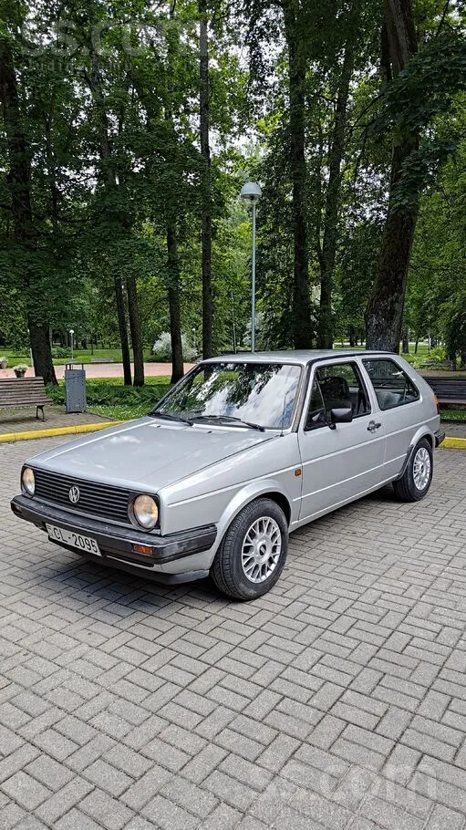 Volkswagen 3 durvju pirmā gada Mk2 golfs ar lūku. 