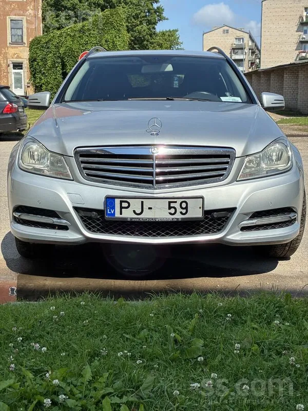 Mercedes Pārdodu Mercedes-Benz C200, 2011. gada izlaiduma a