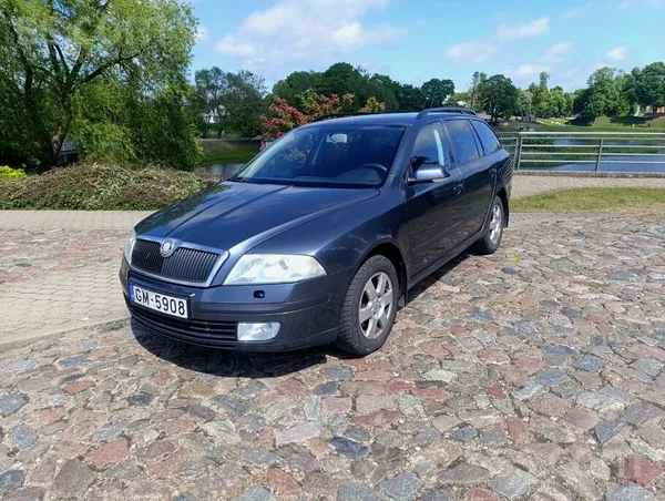 Skoda Īsts darba auto, tiko izieta tehniskā apskate.