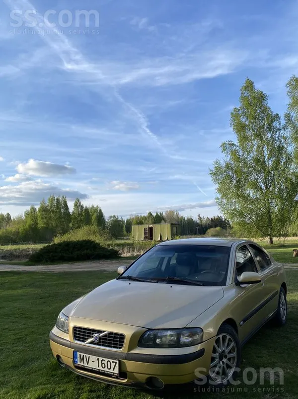 Volvo Pārdodas Zelta ikdienas un darba aparāts, jaudīgs 