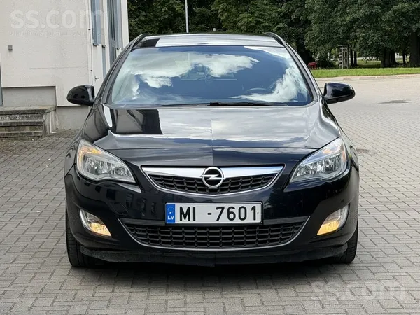 Opel Pārdod Astra J, 92kw dzinējs, jauna TA 06.07.2027,