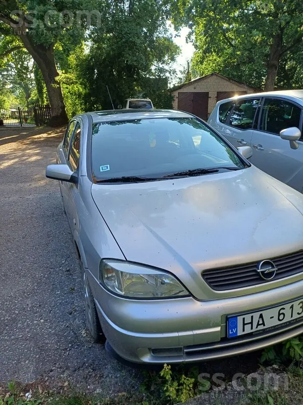 Opel Auto ir ejošs, motors atremontēts. Virsbūvei koroz