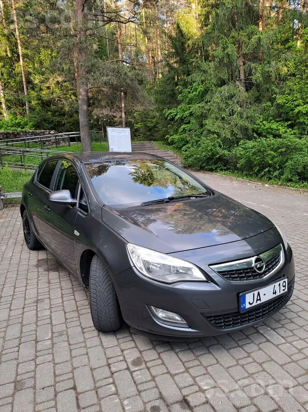 Opel Pārdodu uzticamu un ekonomisku Opel Astra J tumši