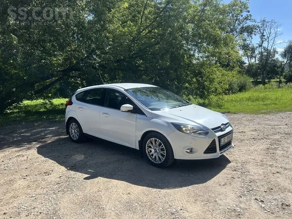 Ford Pārdodu Ford Focus 1, 6l benzīns, 2013. gada. Auto