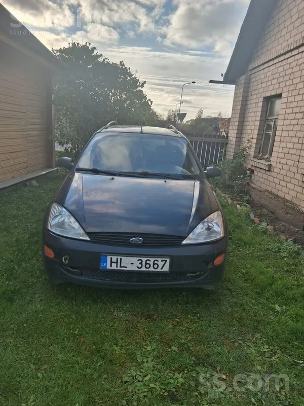 Ford Pārdodu divus fordus viens ejoš bez dokumentiem, o