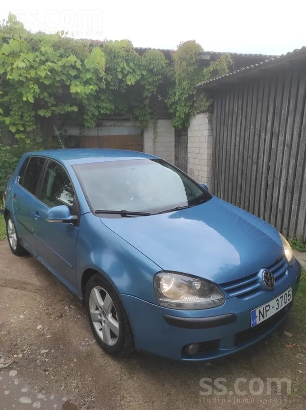 Volkswagen Auto brauc un bremzē. 