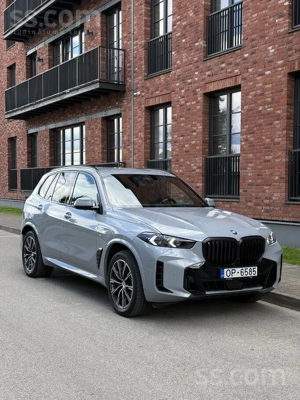 BMW Pārdod koptu un bagātīgi aprīkotu BMW X5 G05 Lci. 