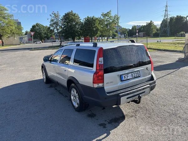 Volvo Auto ir labā tehniskā stāvoklī, brauc stabili un b