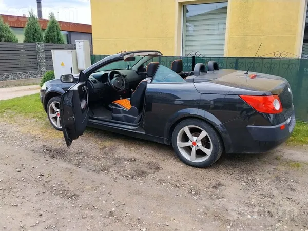 Pārdod Renault Megane Cabriolet 2004. gada 1.6 Benzīns

Pārdodu Renault Mega