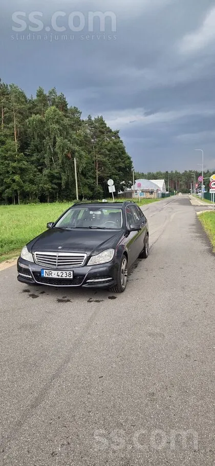 Mercedes Pārdodu Mercedes c180 automašīnai jauna tehniskā a