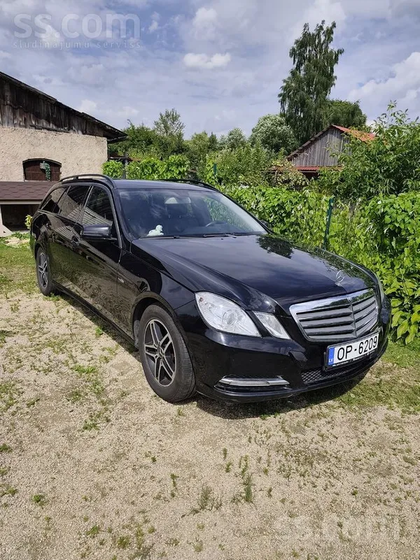 Mercedes Pārdodu Mersi ar dzinēja defektu, cena runājama. .